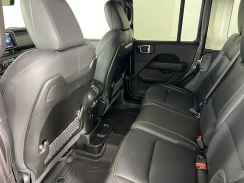 Used 2025 Jeep Wrangler Unlimited Sahara AWD/4WD image 20