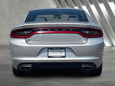 Used 2019 Dodge Charger SXT RWD image 5