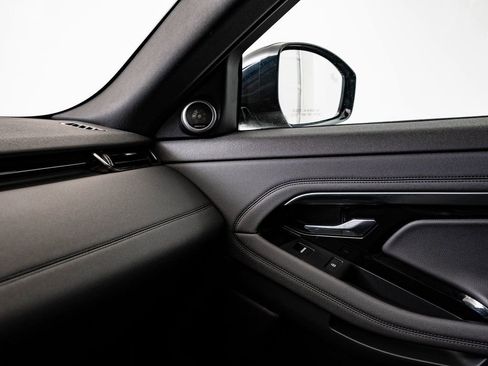 Used 2023 Land Rover Range Rover Evoque R-Dynamic SE image 40