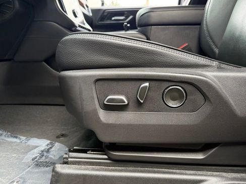 Used 2025 GMC Yukon XL Denali RWD image 27