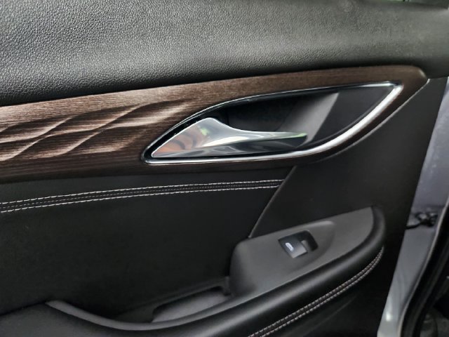 Used 2022 Buick Envision Avenir w/ Technology Package II AWD/4WD image 17