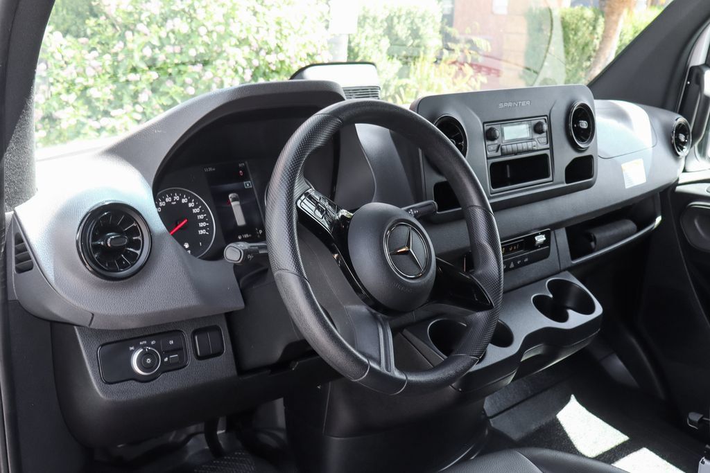 Used 2025 Mercedes-Benz Sprinter 2500 image 23