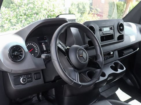 Used 2025 Mercedes-Benz Sprinter 2500 image 23