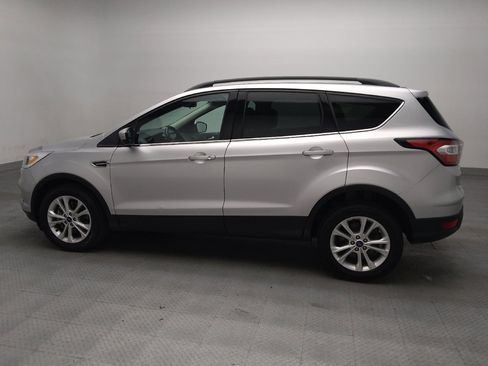 Used 2017 Ford Escape SE w/ SE Leather Comfort Package FWD image 3