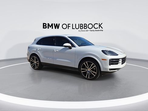 Used 2024 Porsche Cayenne AWD/4WD image 2