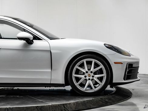 Used 2025 Porsche Panamera w/ Premium Package image 20