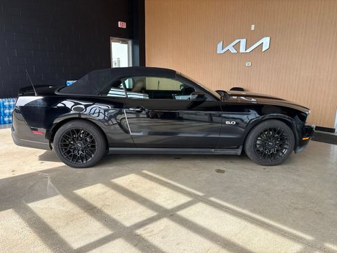 Used 2012 Ford Mustang GT Premium w/ HID Headlamps & Security Pkg RWD image 16