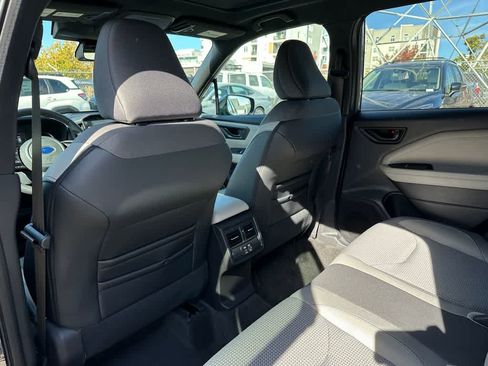 Used 2026 Subaru Forester Premium AWD/4WD image 12