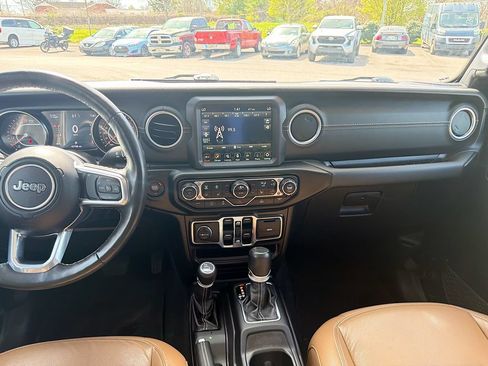 Used 2022 Jeep Gladiator Overland w/ Popular Equipment Package AWD/4WD image 18