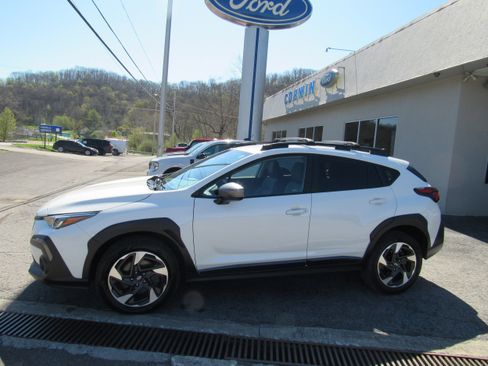 Used 2024 Subaru Crosstrek 2.5i Limited w/ Crosstrek Mirror Package image 2