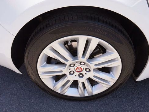 Used 2017 Jaguar XF RWD image 13