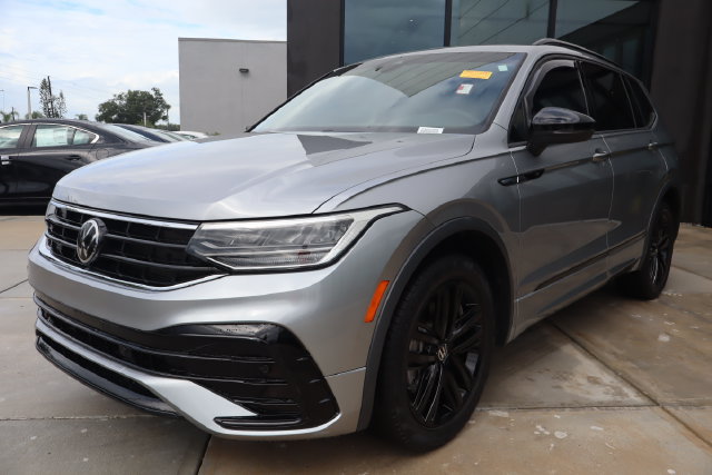 Used 2022 Volkswagen Tiguan SE R-Line FWD image 8