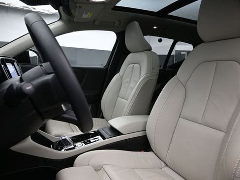 Used 2023 Volvo XC40 B5 Plus w/ Protection Package Premier AWD/4WD image 10