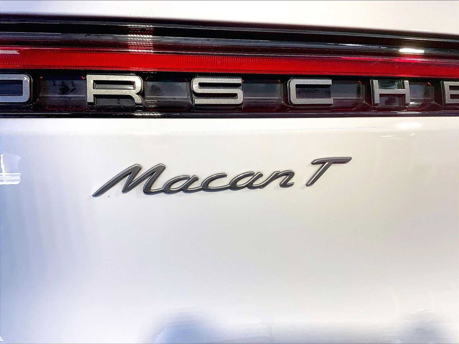 Certified 2025 Porsche Macan Turbo w/ Premium Package Plus AWD/4WD image 35