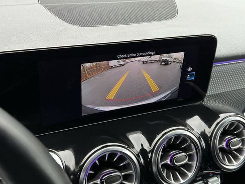 Certified 2022 Mercedes-Benz GLB 250 4MATIC image 17