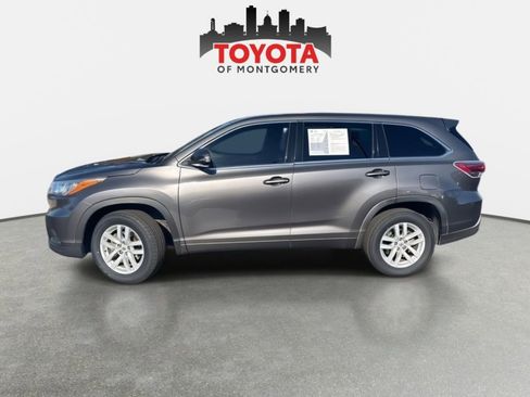 Used 2015 Toyota Highlander LE image 3