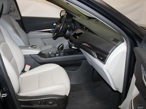 Certified 2022 Cadillac XT4 Luxury w/ Cold Weather Package image 11