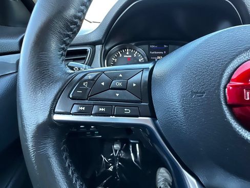 Used 2019 Nissan Rogue SV FWD image 32