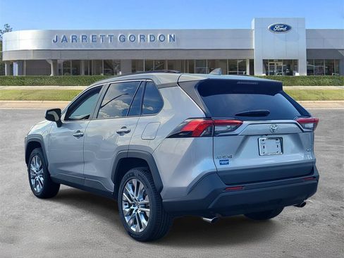 Used 2021 Toyota RAV4 XLE Premium FWD image 3