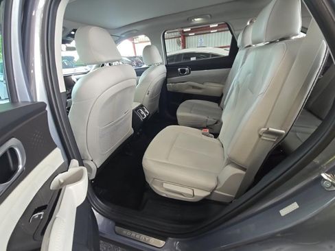 Used 2023 Kia Sorento SX AWD/4WD image 13