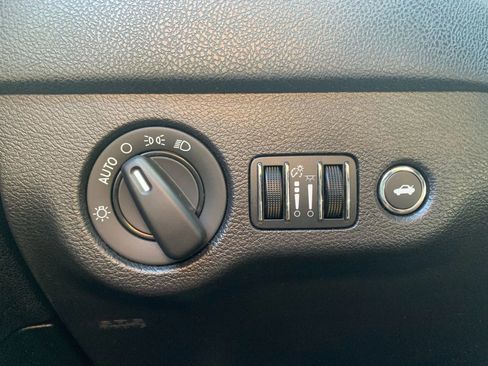 Used 2016 Dodge Charger SE image 18