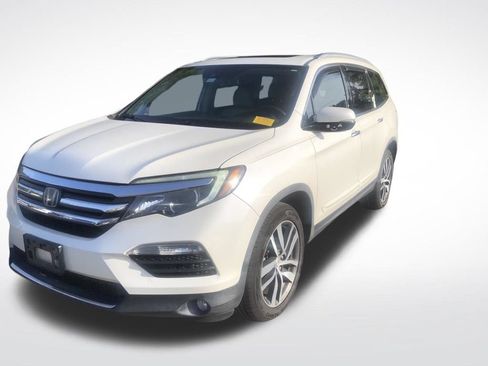 Used 2017 Honda Pilot Touring image 2