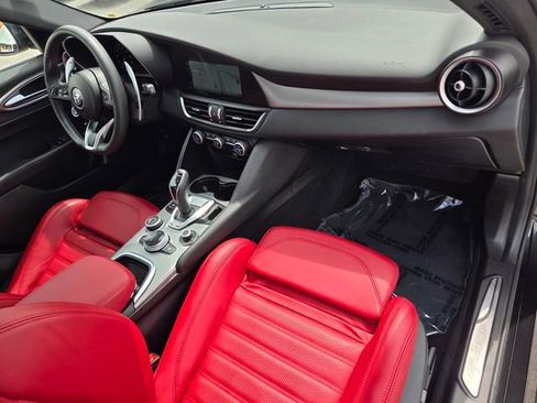Used 2025 Alfa Romeo Giulia AWD w/ Veloce Package AWD image 19