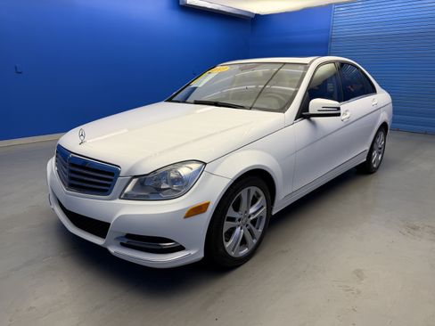 Used 2013 Mercedes-Benz C 300 4MATIC Sedan image 4