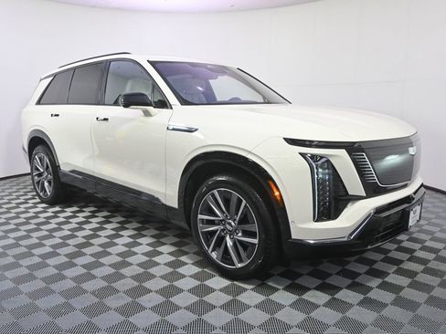 New 2027 Cadillac Vistiq Sport w/ LPO, Floor Liner Package AWD/4WD image 8