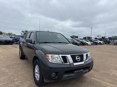 Used 2015 Nissan Frontier SV RWD image 1