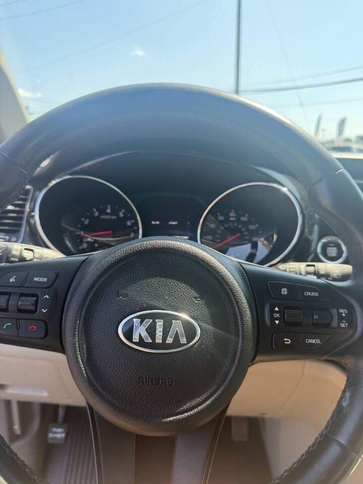 Used 2017 Kia Sedona EX FWD image 9