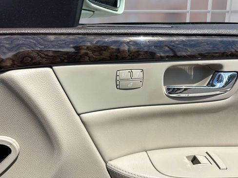 Used 2011 Cadillac DTS Luxury FWD image 18