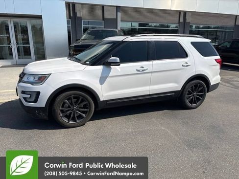 Used 2017 Ford Explorer XLT w/ Equipment Group 202A FWD image 6