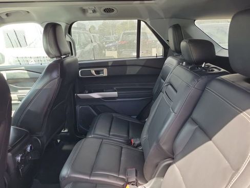 Used 2022 Ford Explorer XLT w/ Equipment Group 202A image 30