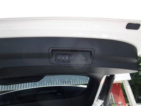 Used 2020 Ford Explorer XLT w/ Equipment Group 202A RWD image 26