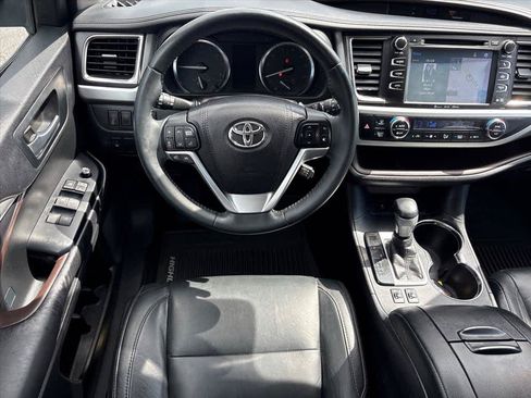 Used 2016 Toyota Highlander XLE FWD image 4