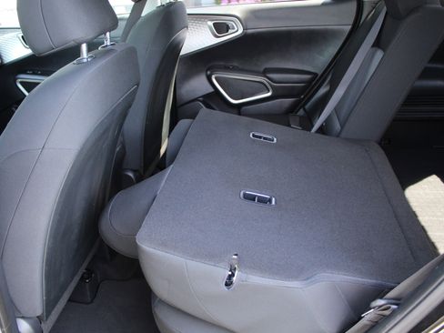 Used 2023 Kia Soul S FWD image 19