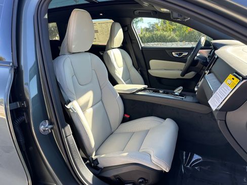 Used 2026 Volvo V60 B5 Cross Country Ultra w/ Protection Package Premier image 8