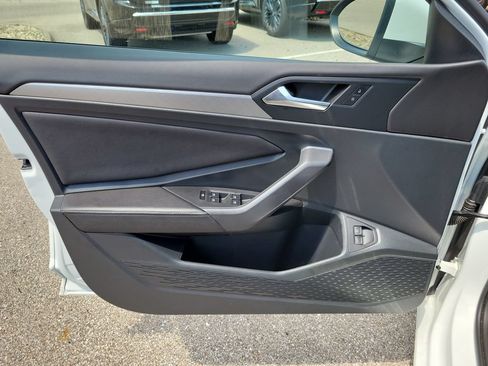 Used 2023 Volkswagen Jetta SE w/ Panoramic Sunroof Package FWD image 23