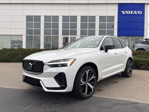 Certified 2024 Volvo XC60 T8 Ultimate w/ Protection Package Premier image 42