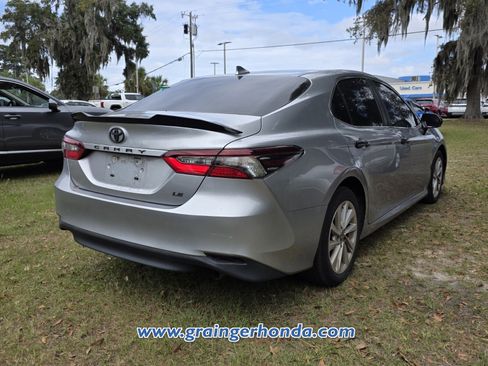 Used 2022 Toyota Camry LE image 6