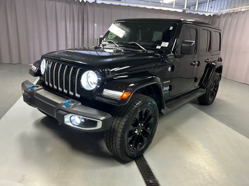 Used 2022 Jeep Wrangler Unlimited Sahara w/ Cold Weather Group image 3