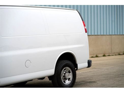 Used 2019 Chevrolet Express 2500 w/ Driver Convenience Package RWD image 15
