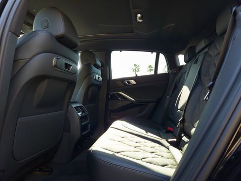 New 2026 BMW X6 xDrive40i w/ Executive Package image 17