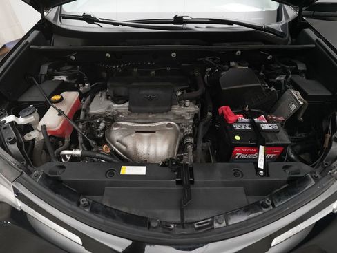 Used 2018 Toyota RAV4 XLE AWD/4WD image 3