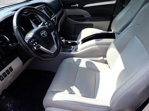 Used 2015 Toyota Highlander XLE AWD/4WD image 13
