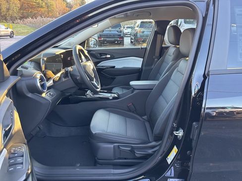 New 2026 Chevrolet Trax LT image 8