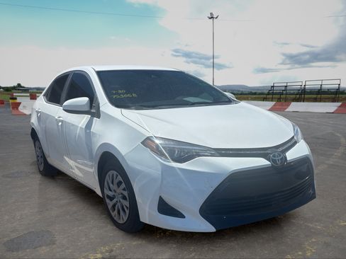 Used 2017 Toyota Corolla LE w/ Carpet Mat Package (TMS) FWD image 2