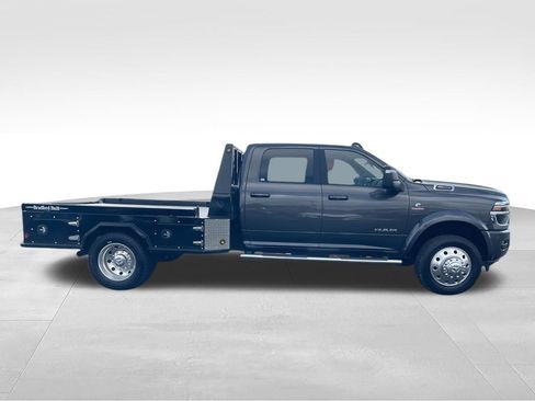 Used 2026 RAM 4500 4x4 Crew Cab DRW w/ Laramie Trim Package image 9