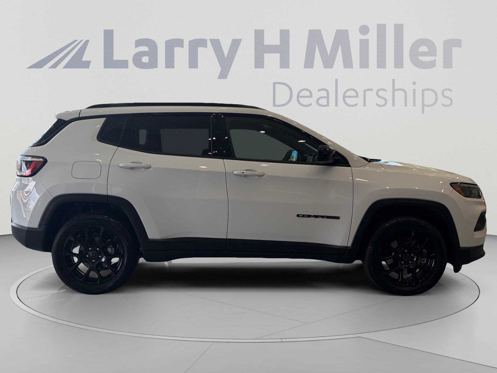 Used 2025 Jeep Compass Latitude w/ Convenience Group AWD/4WD image 6
